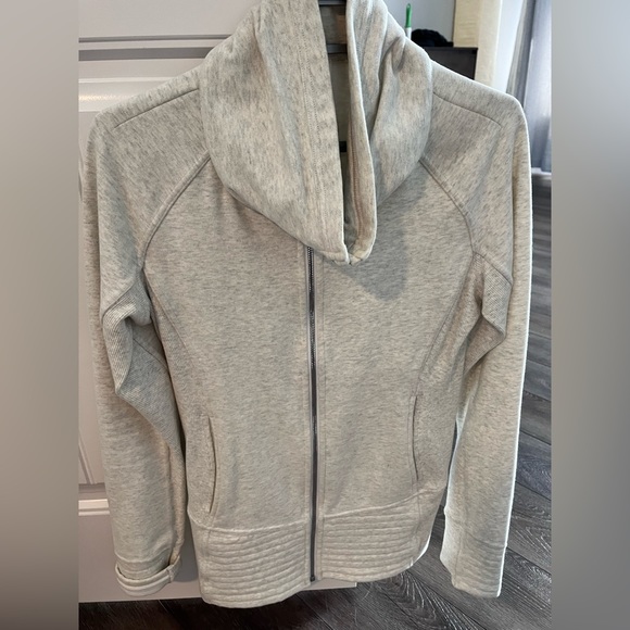 Lululemon sweater - Picture 1 of 2